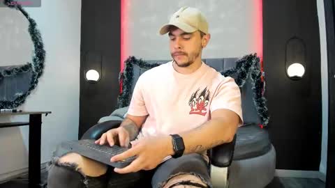 Liam online show from December 22, 2025, 9:45 pm