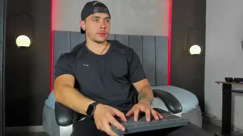 Snapshot of liam_walk chatting on April 24, 2026, 7:05 pm Liam online show from April 24, 2026, 7:05 pm