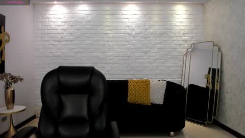 Liam online show from November 12, 2025, 3:40 am