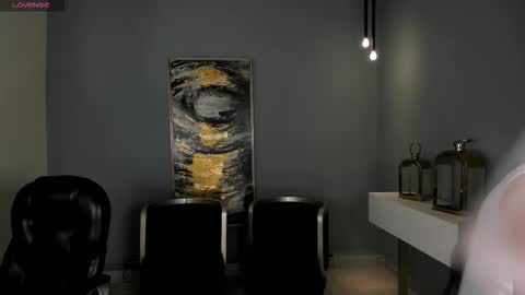 Liam online show from November 30, 2025, 3:43 am