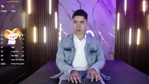 Snapshot of liamnovak chatting on November 22, 2025, 12:15 pm Liam online show from November 22, 2025, 12:15 pm