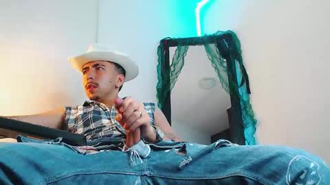 Liam online show from December 16, 2025, 4:50 am