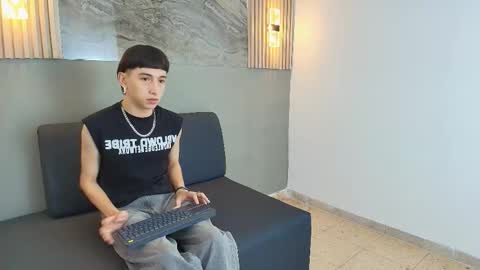 lian_cameron online show from December 22, 2025, 5:26 am