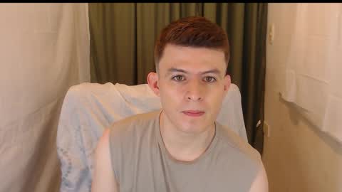 lian_eathan online show from November 30, 2025, 1:59 pm