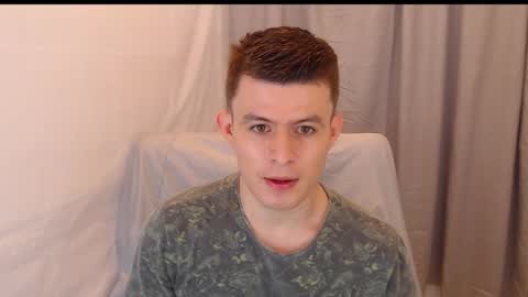 lian_eathan online show from December 3, 2025, 3:21 pm