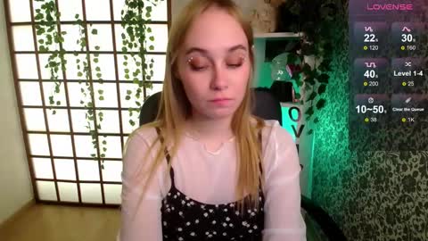 Liana online show from December 11, 2024, 2:52 am