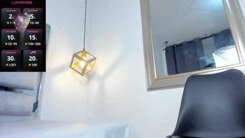 lianfox_ online show from December 2, 2025, 12:32 pm