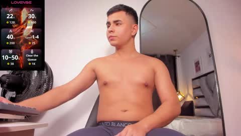 Snapshot of lianfox_ chatting on May 11, 2026, 12:44 pm lianfox_ online show from May 11, 2026, 12:44 pm