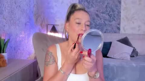 Snapshot of liannaa_ chatting on November 19, 2025, 7:47 pm Lian online show from November 19, 2025, 7:47 pm