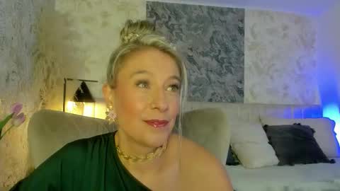 Snapshot of liannaa_ chatting on November 25, 2025, 7:36 pm Lian online show from November 25, 2025, 7:36 pm