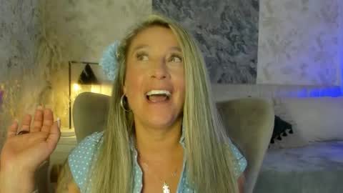 Snapshot of liannaa_ chatting on December 3, 2025, 7:34 pm Lian online show from December 3, 2025, 7:34 pm