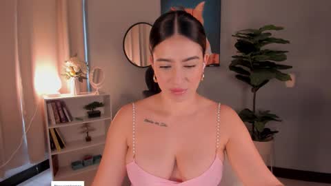 Lia online show from November 11, 2025, 12:16 pm