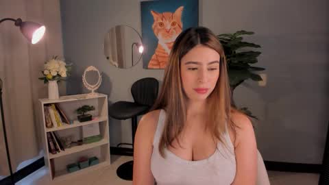 Lia online show from February 5, 2026, 1:16 pm