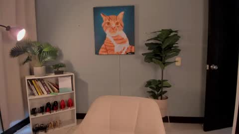 Lia online show from April 22, 2026, 4:30 pm