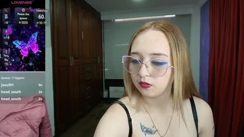 Lia Roberts online show from December 5, 2024, 9:17 pm