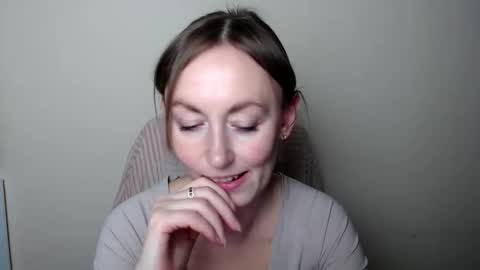 Lia online show from March 10, 2026, 1:27 pm