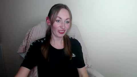 Snapshot of liasais_ chatting on May 5, 2026, 12:13 pm Lia online show from May 5, 2026, 12:13 pm