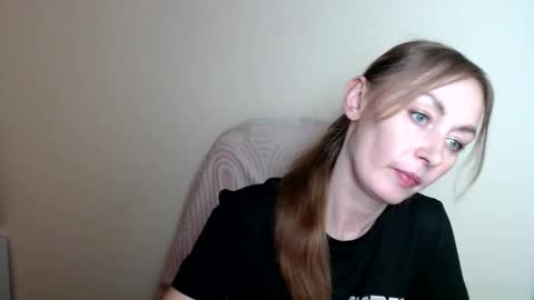 Snapshot of liasais_ chatting on June 6, 2026, 12:21 pm Lia online show from June 6, 2026, 12:21 pm