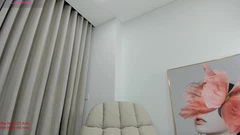 Lia online show from March 3, 2025, 1:42 pm