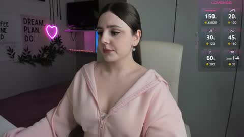 Lia online show from October 4, 2025, 1:42 pm