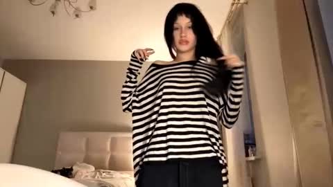 Keily online show from December 5, 2025, 1:20 pm