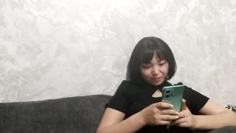Snapshot of libbiepostlethwaite chatting on May 28, 2026, 5:32 pm Molly online show from May 28, 2026, 5:32 pm