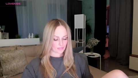 Snapshot of libby_nora chatting on February 19, 2025, 3:27 pm Libby online show from February 19, 2025, 3:27 pm