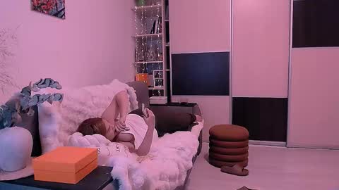 libra_mia online show from September 16, 2025, 5:36 pm