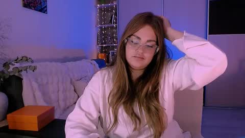 libra_mia online show from September 17, 2025, 5:42 am