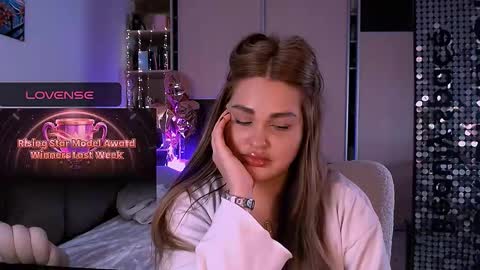 libra_mia online show from December 13, 2025, 10:26 pm