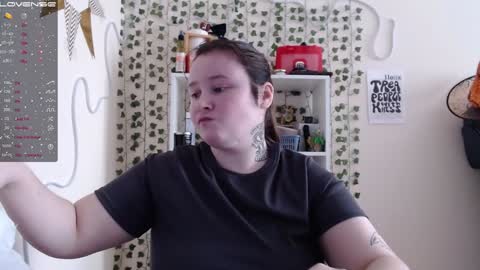 light_lunaa online show from February 1, 2025, 3:52 am