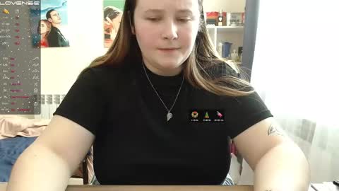 light_lunaa online show from February 20, 2025, 7:34 am