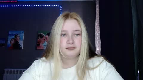 light_lunaa online show from October 19, 2025, 7:20 am