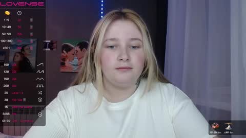 light_lunaa online show from November 8, 2025, 10:59 am
