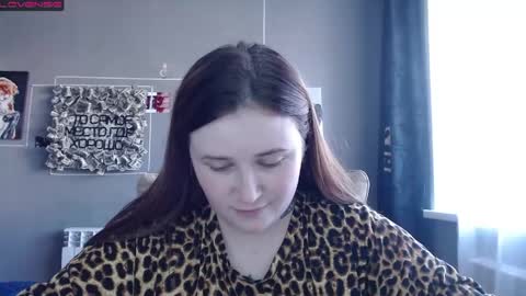Snapshot of light_lunaa chatting on June 4, 2026, 9:15 am light_lunaa online show from June 4, 2026, 9:15 am