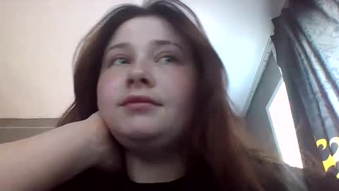 Snapshot of light_lunaa chatting on June 7, 2026, 7:34 am light_lunaa online show from June 7, 2026, 7:34 am