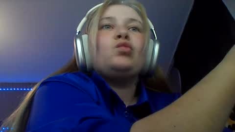 Snapshot of light_lunaa chatting on June 28, 2026, 3:18 pm light_lunaa online show from June 28, 2026, 3:18 pm