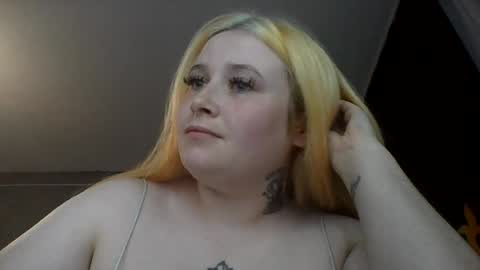 Snapshot of light_lunaa chatting on July 6, 2026, 4:31 pm light_lunaa online show from July 6, 2026, 4:31 pm