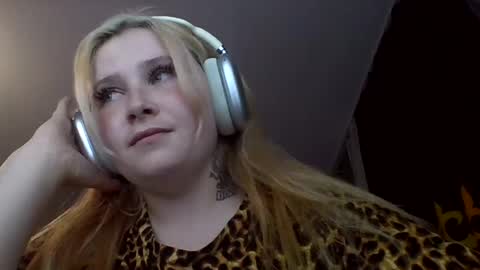 Snapshot of light_lunaa chatting on July 16, 2026, 4:35 pm light_lunaa online show from July 16, 2026, 4:35 pm