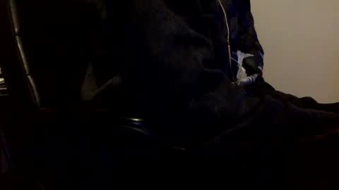 Snapshot of lightskinfreak317 chatting on December 5, 2024, 11:40 pm CUM HAVE FUN HELP ME CUM online show from December 5, 2024, 11:40 pm