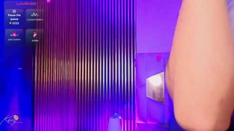 LIHIAN online show from April 17, 2026, 12:19 pm