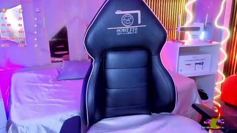 LIHIAN online show from April 19, 2026, 12:15 pm