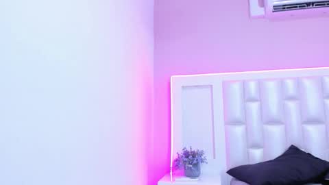 Lia  online show from April 18, 2026, 5:50 pm