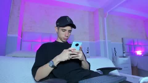 L I I A M online show from March 3, 2025, 2:48 pm