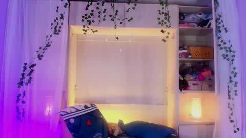         online show from September 13, 2025, 12:05 pm