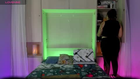         online show from September 29, 2025, 11:37 am