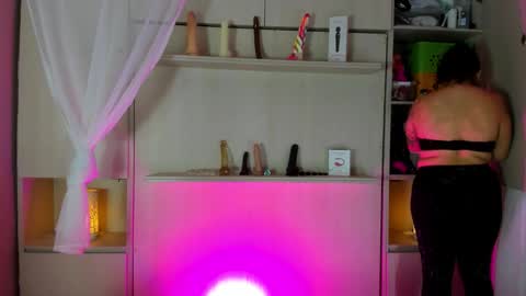         online show from October 6, 2025, 11:40 am