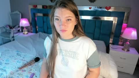 Lia online show from April 15, 2026, 4:30 am