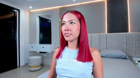 Snapshot of liittle_doll18 chatting on November 26, 2025, 11:55 am Vanne online show from November 26, 2025, 11:55 am