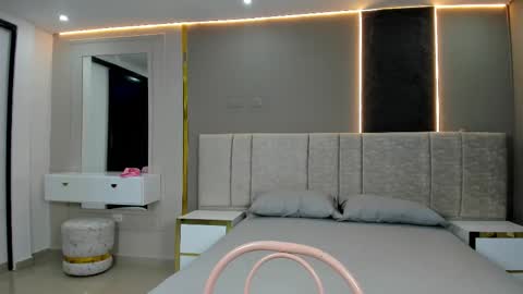 Snapshot of liittle_doll18 chatting on November 29, 2025, 11:35 am Vanne online show from November 29, 2025, 11:35 am